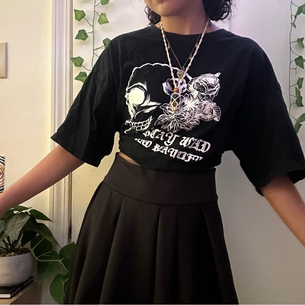SOLD ON DEPOP Black pleated mini/midi skirt🦇